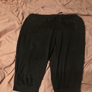 Women's Black Capris